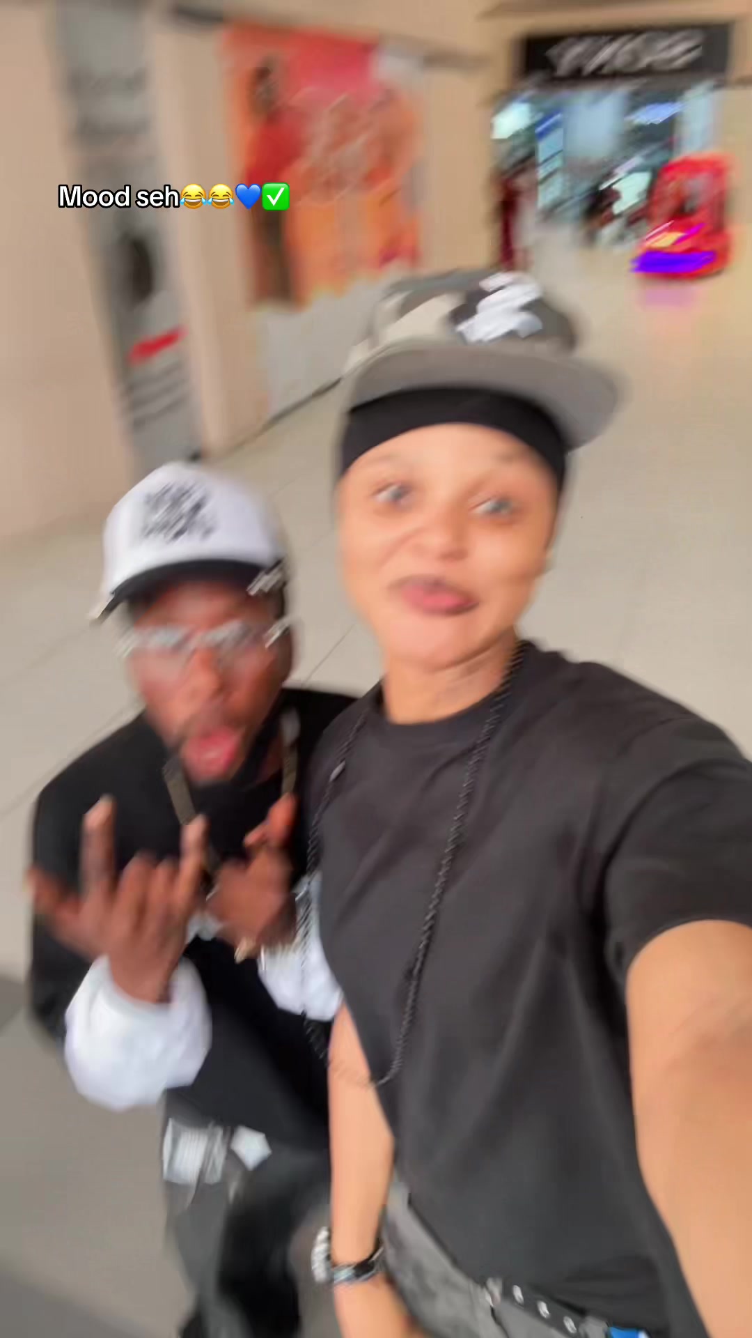 @afroblueries