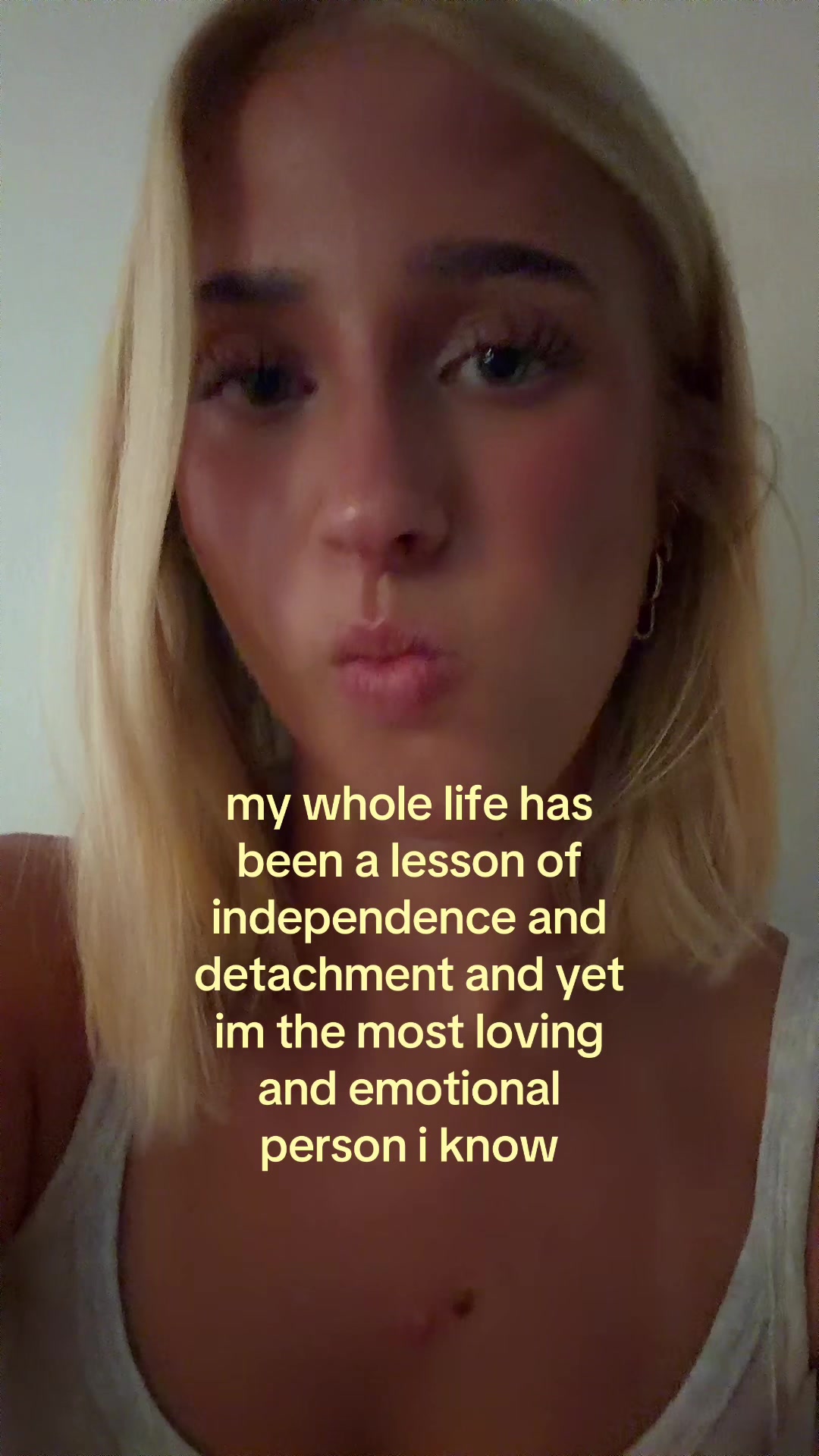 @theelliebarker