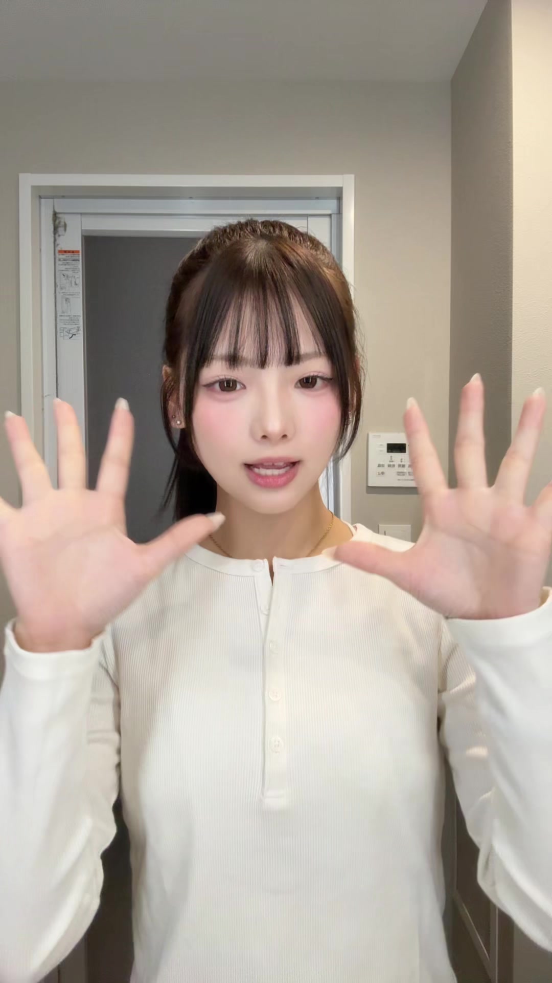 @莉那
