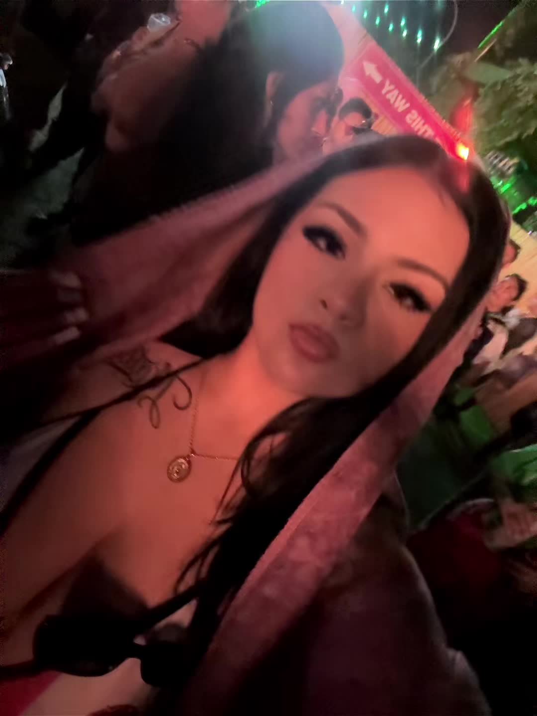 @yæ