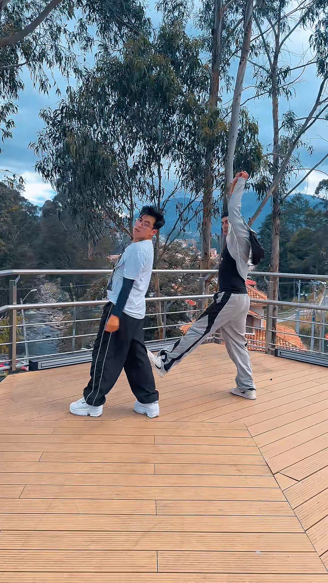 @𝔸ℕ𝔻𝔼ℝ𝕊𝕆ℕ  🐼