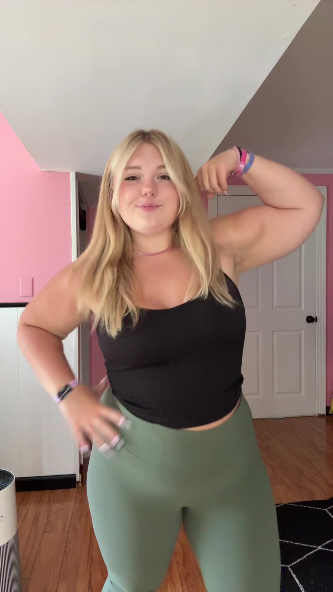 sarah (@lxves._) - Urlebird