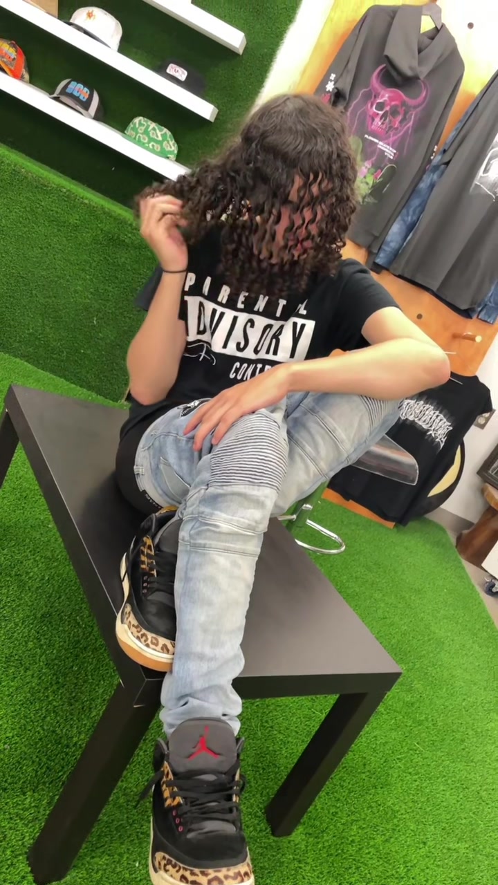 @Thraxr