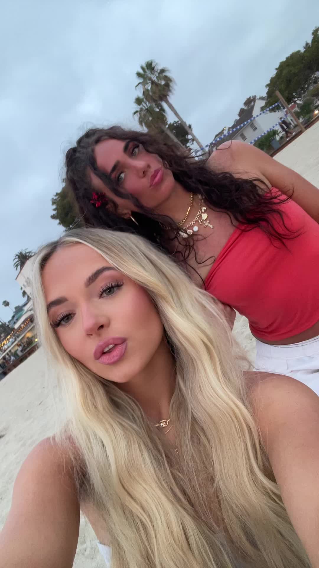 @Elle🍒🧸🪩