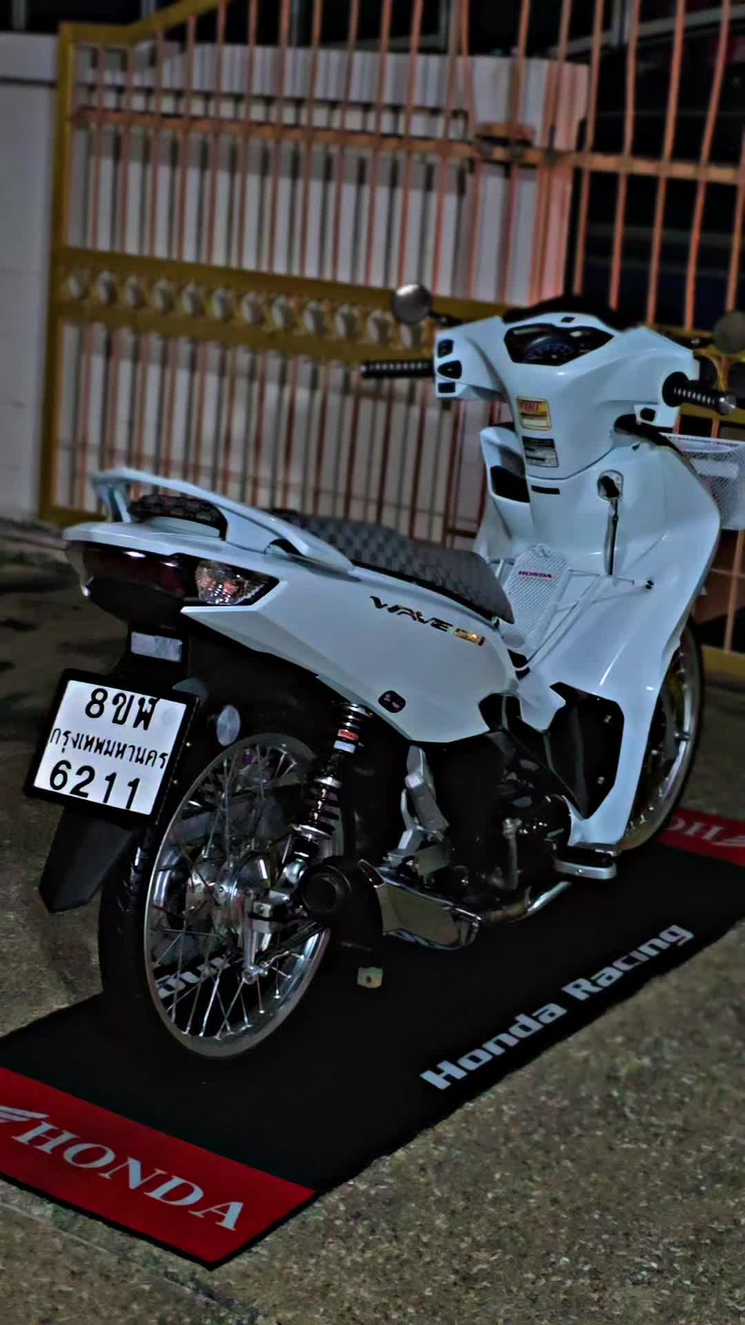 @นพรัตน์ กล่ำผ่อง