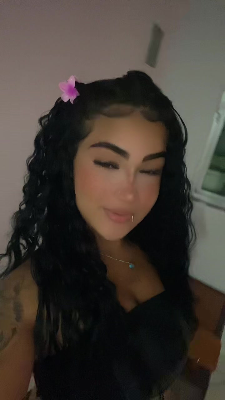 @Aninha_07