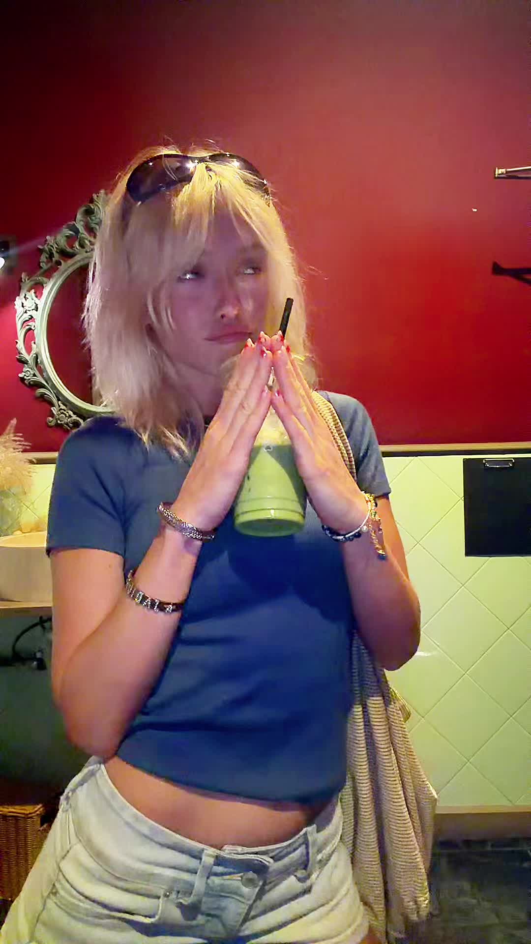 @KARINA