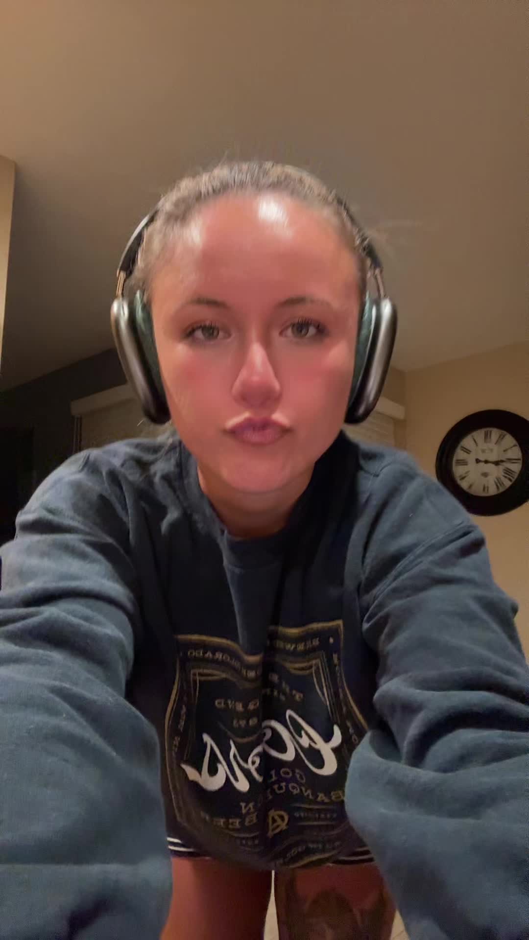 @anihayes