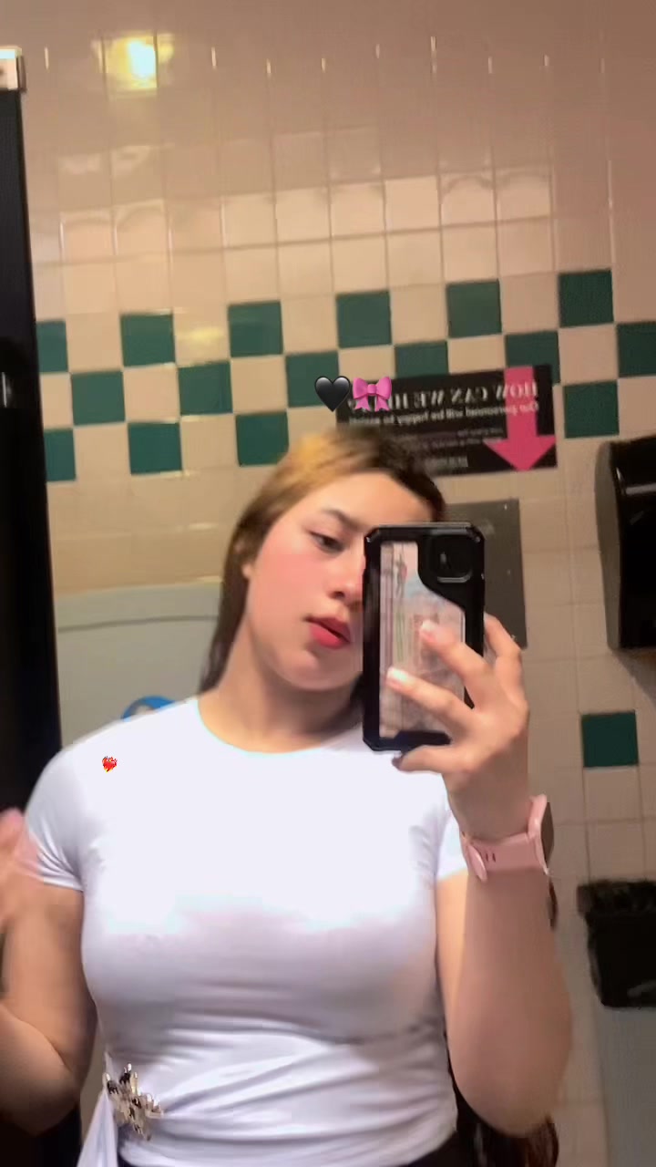 @karlyta 🦋💜