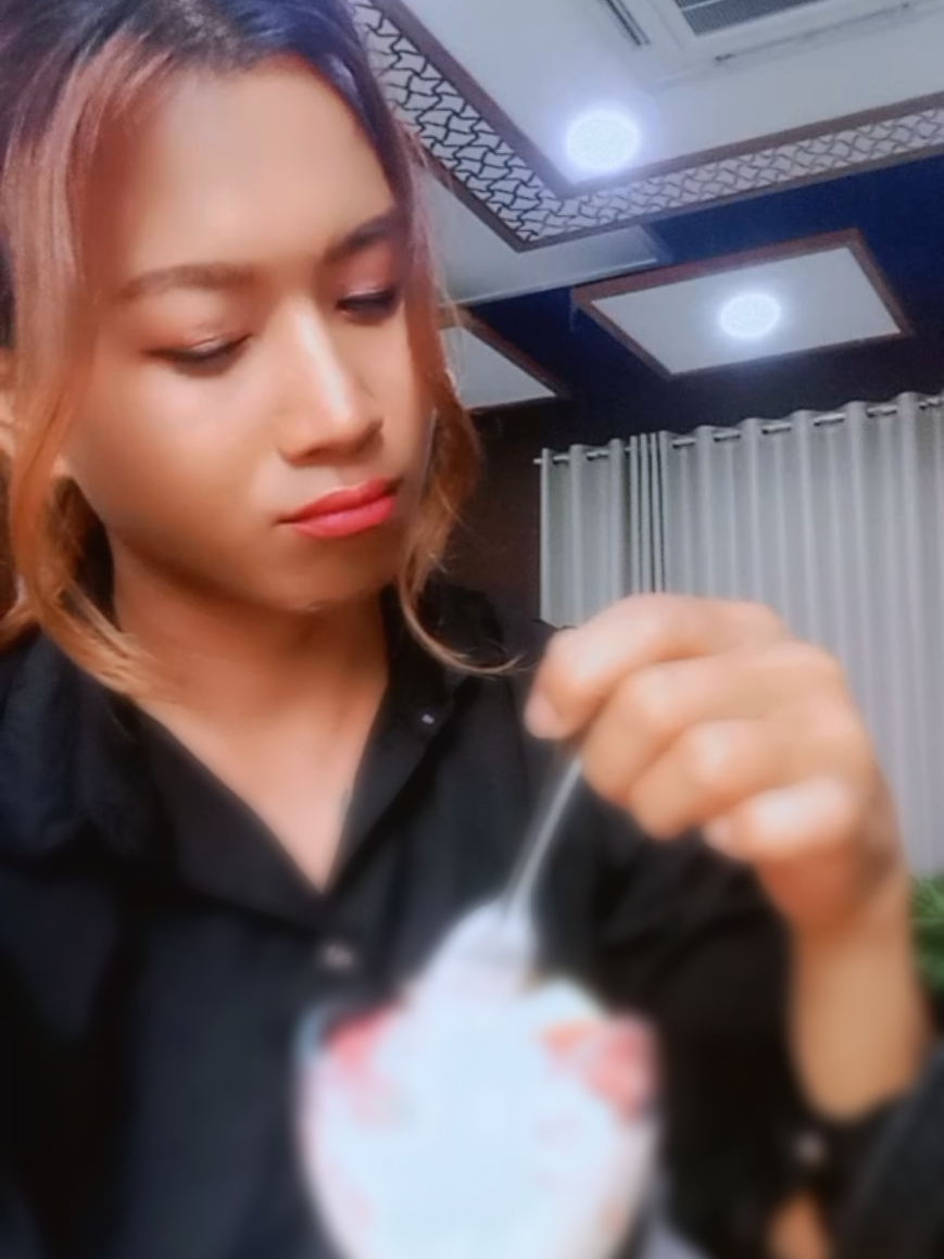 @မိတ်ကပ်ရဲရဲဖီးနစ်