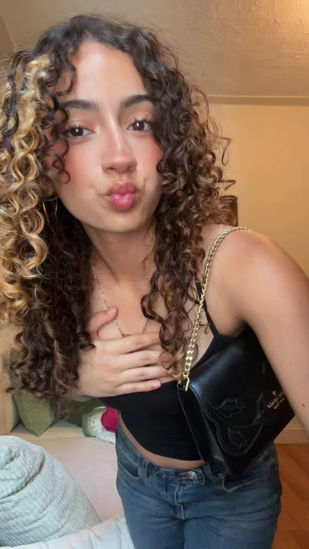 @bellabae
