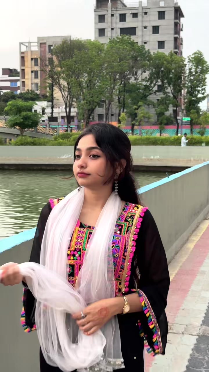 @NAINA🇧🇩