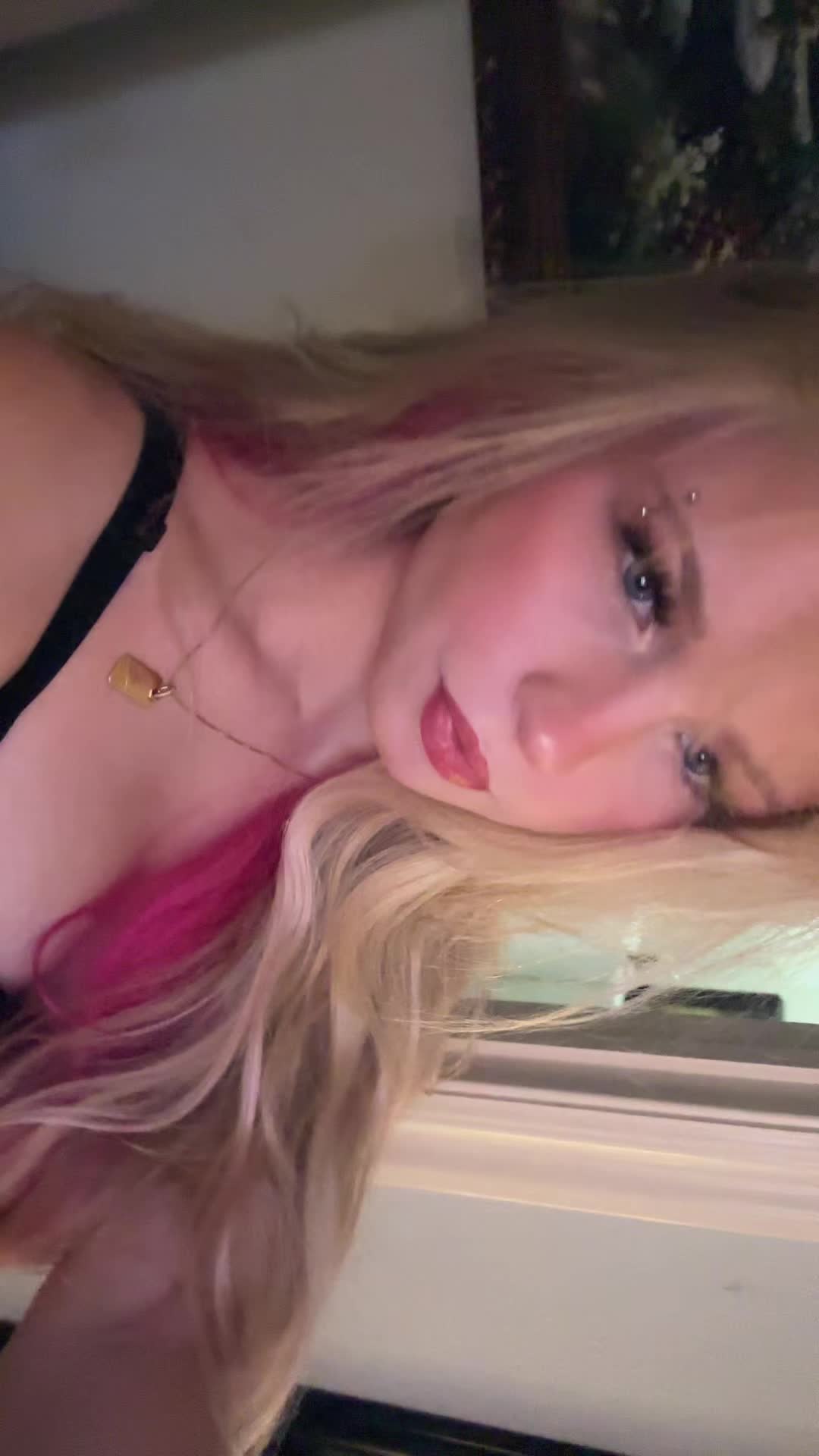 @𝓈𝒾ℯ𝓃𝓃𝒶𝒶 ✝️