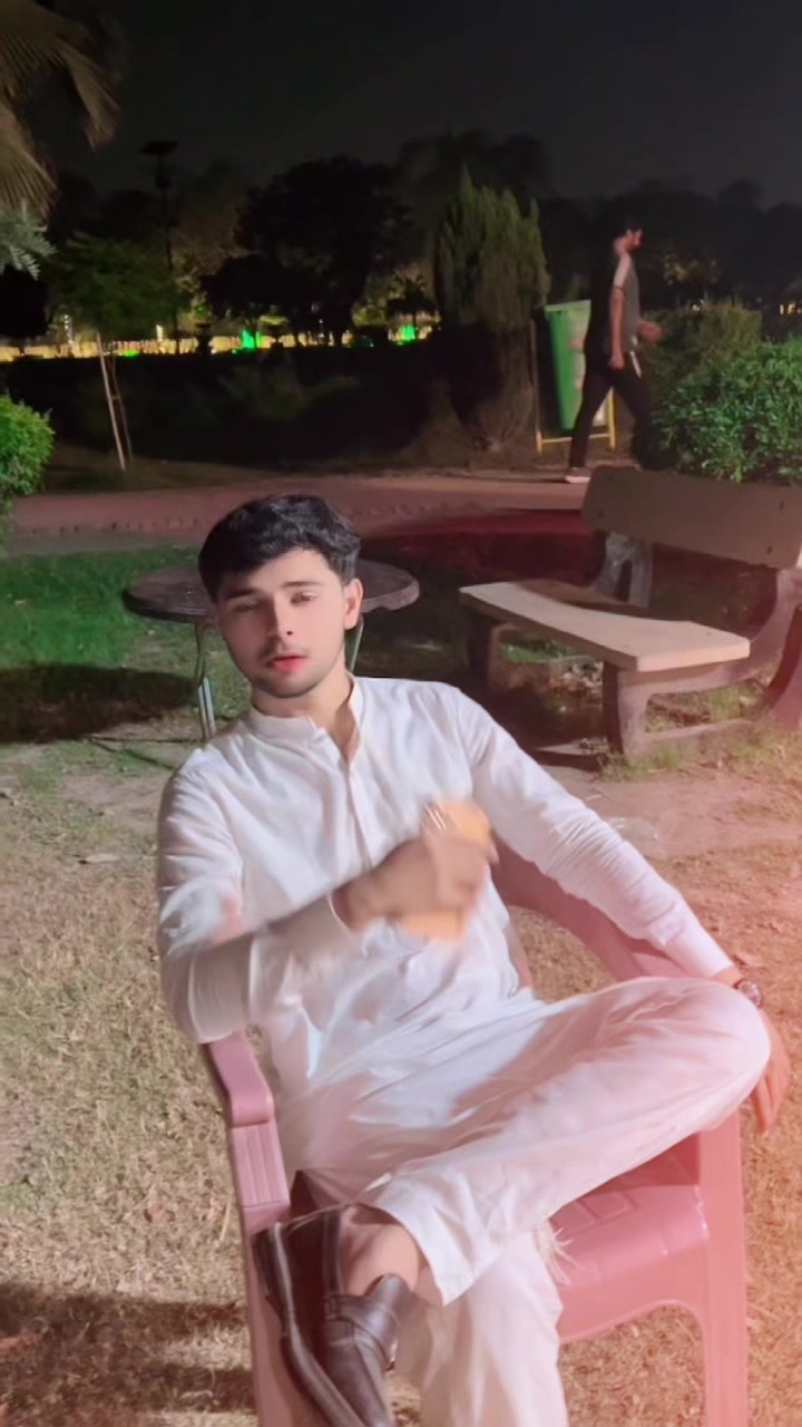 @Awais🐇