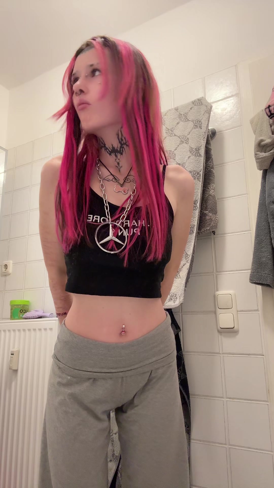 @𝔣𝔯𝔢𝔶𝔞🧟&zwj;♀️🎀