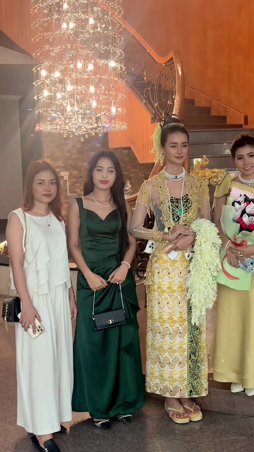 @Shwe Shwe44