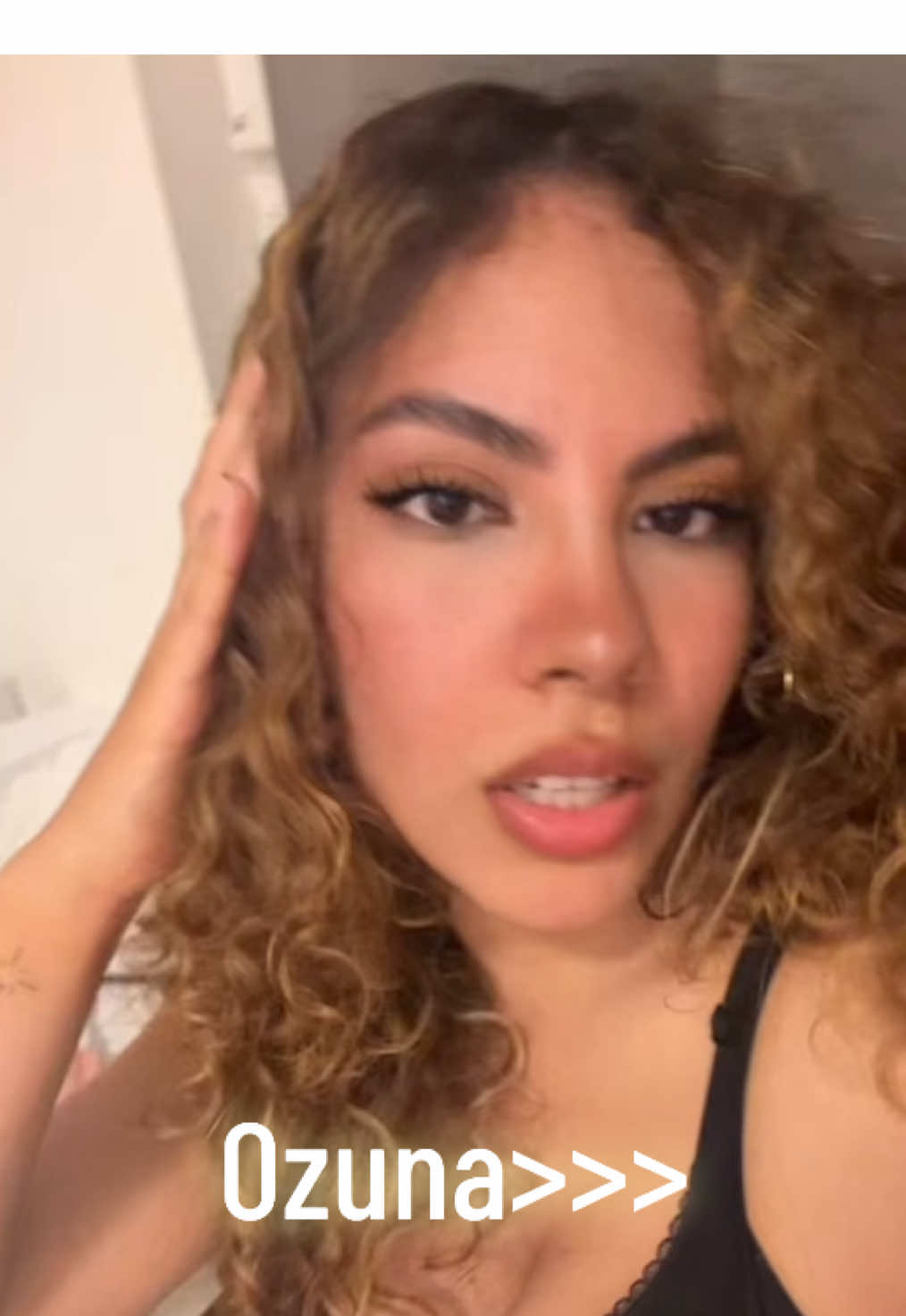 @holaesclara