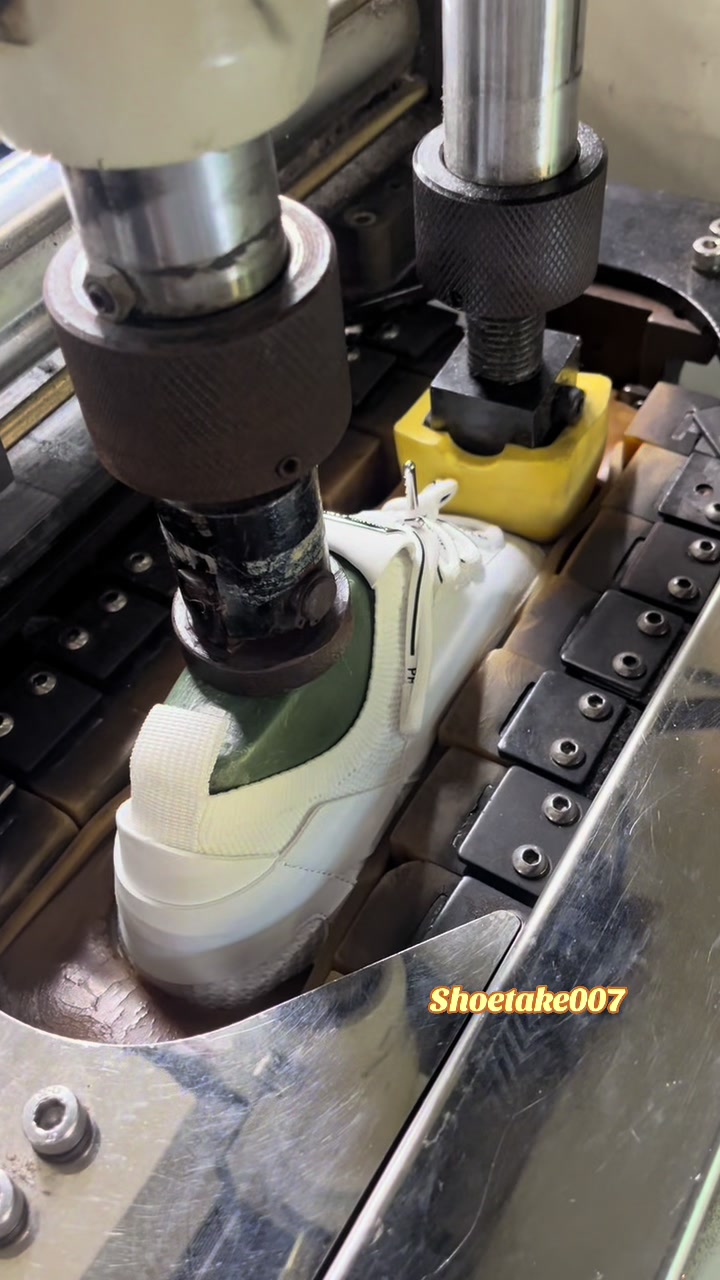 @SHOETAKE