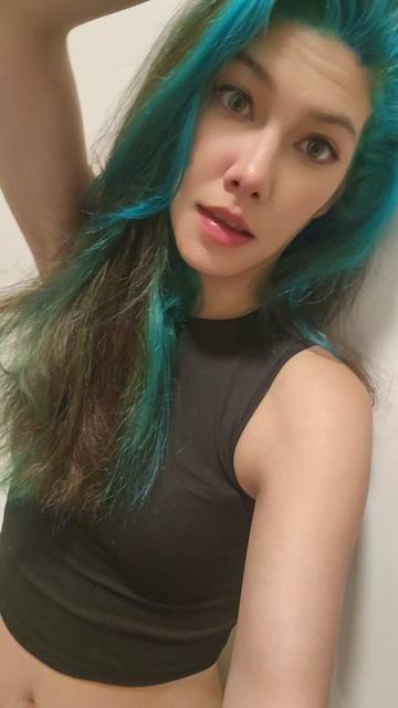 @Thegirlwiththecursemark