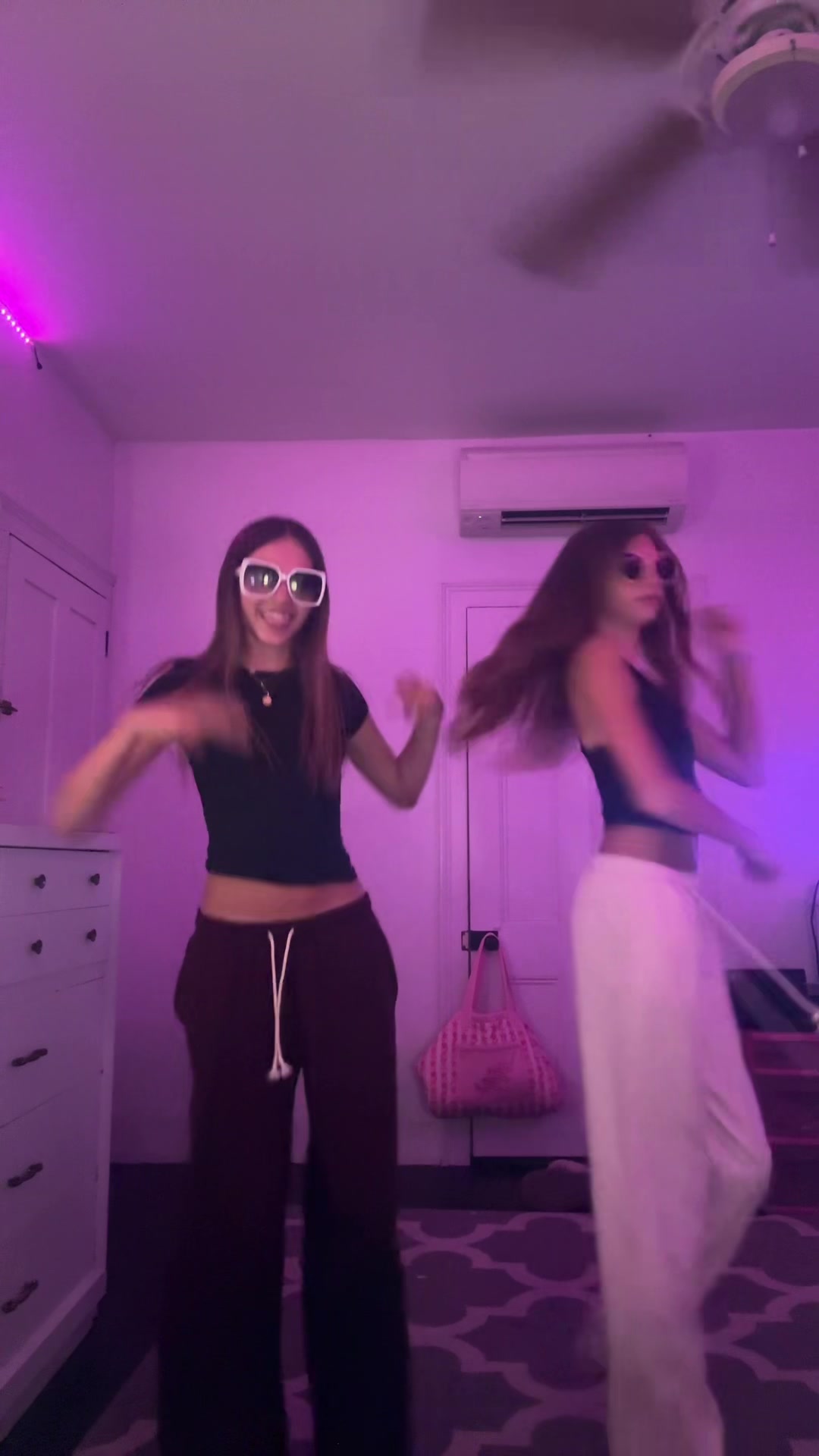 @ella! ๐