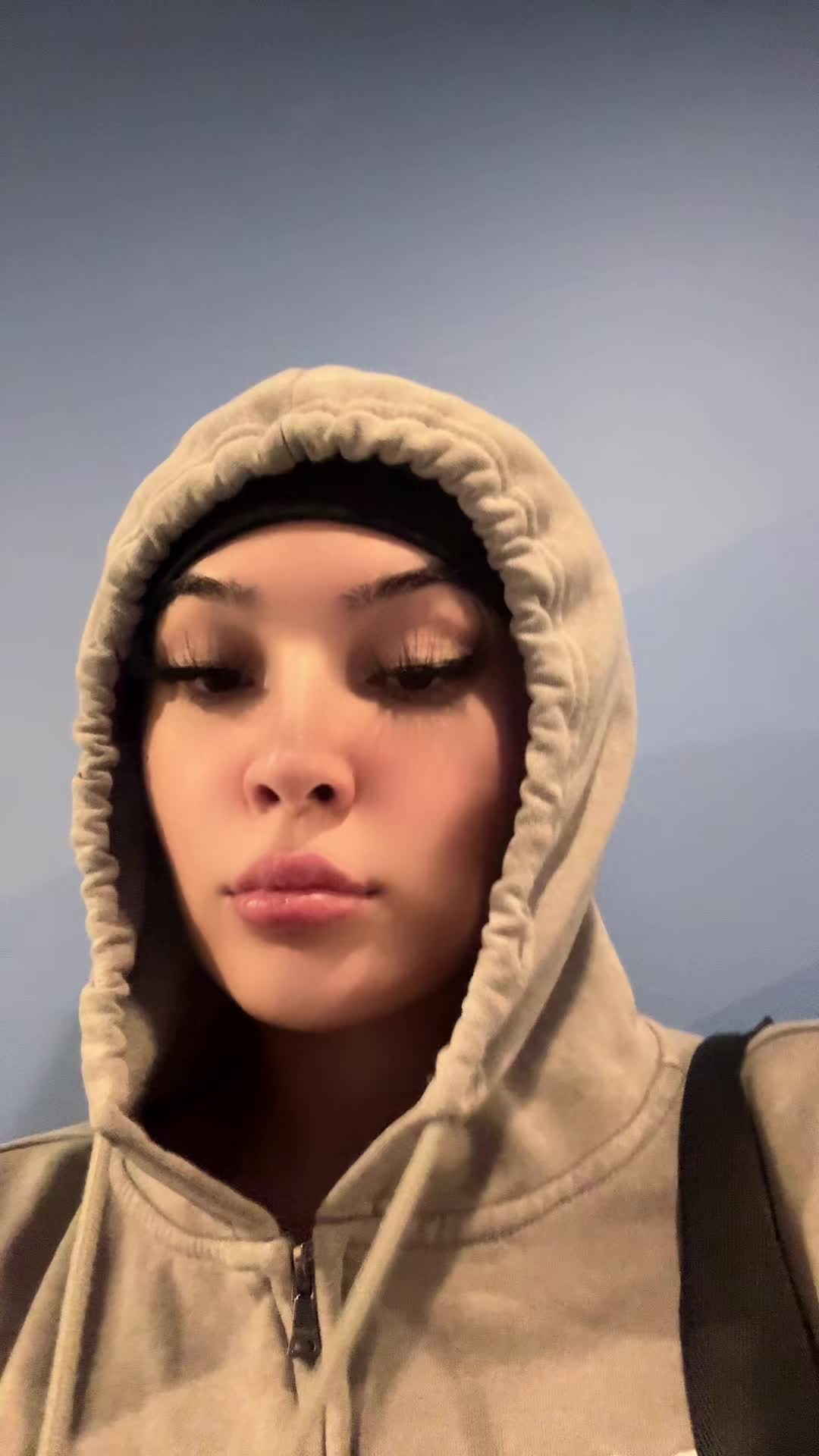 @Ava
