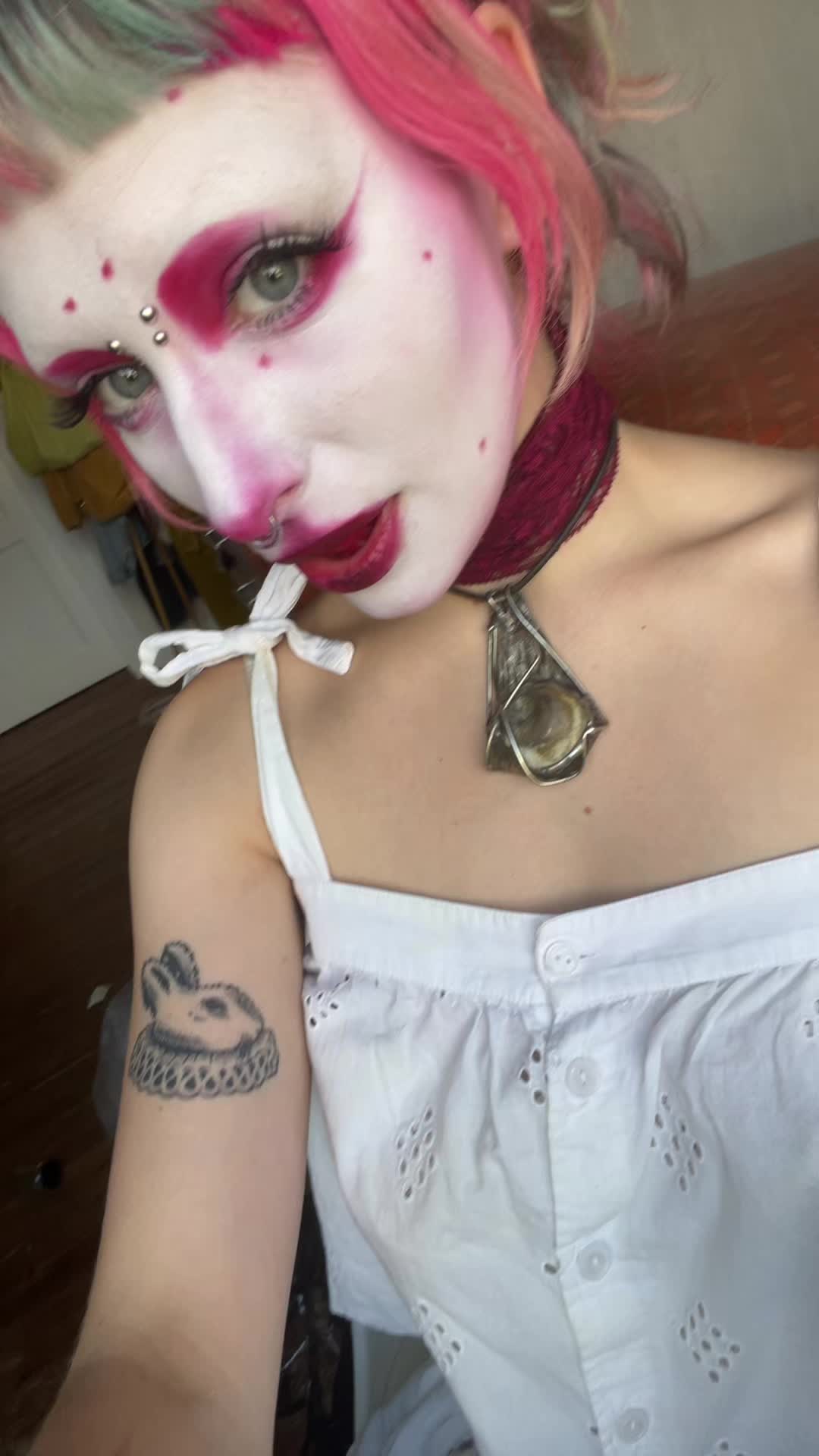 @weirdlywelldressed