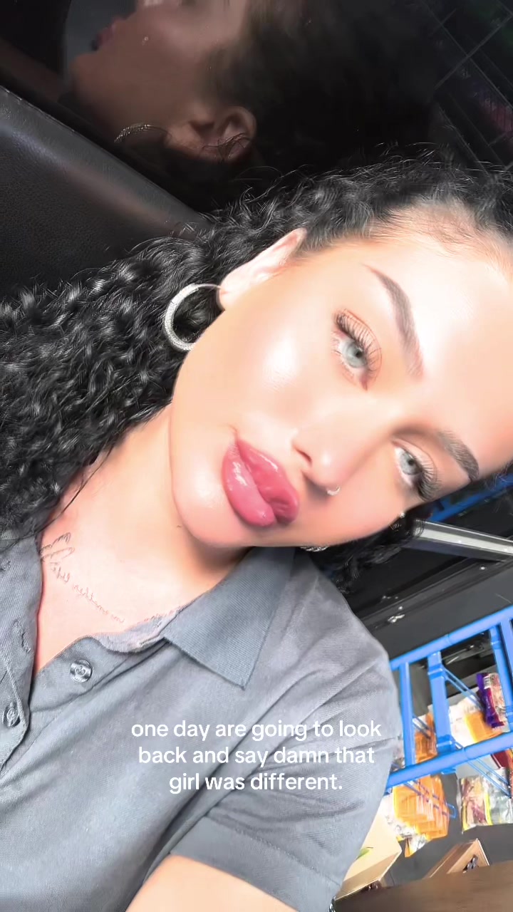 @🦋