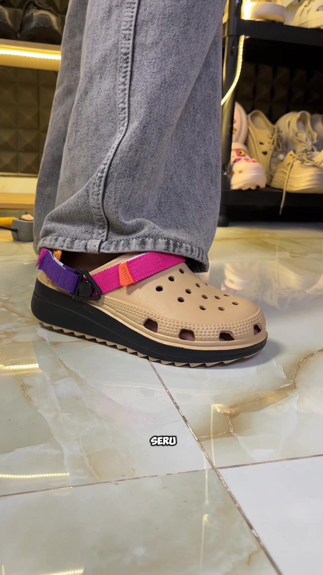 @LELI si paling TAS dan SANDAL