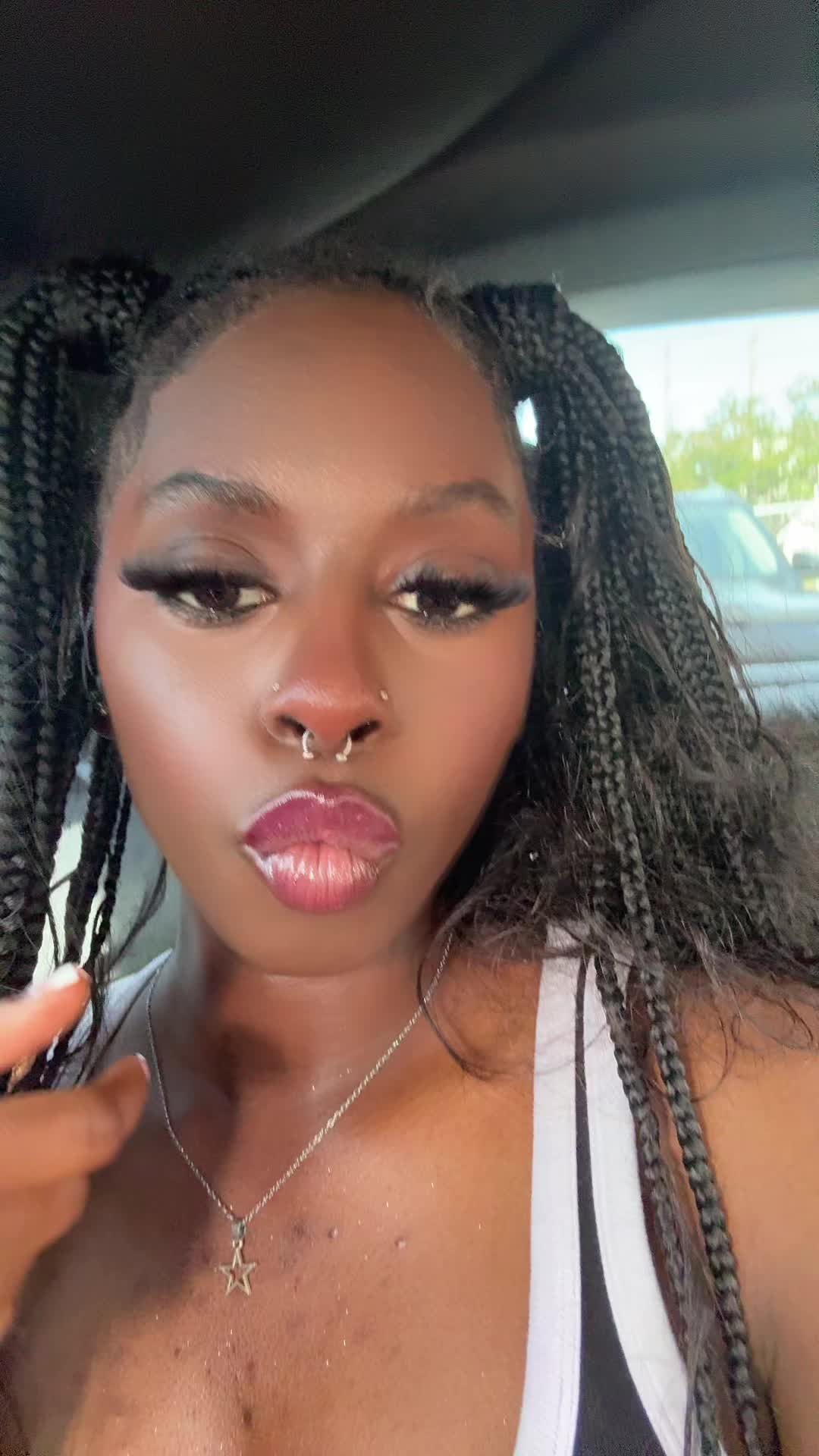 @nellee