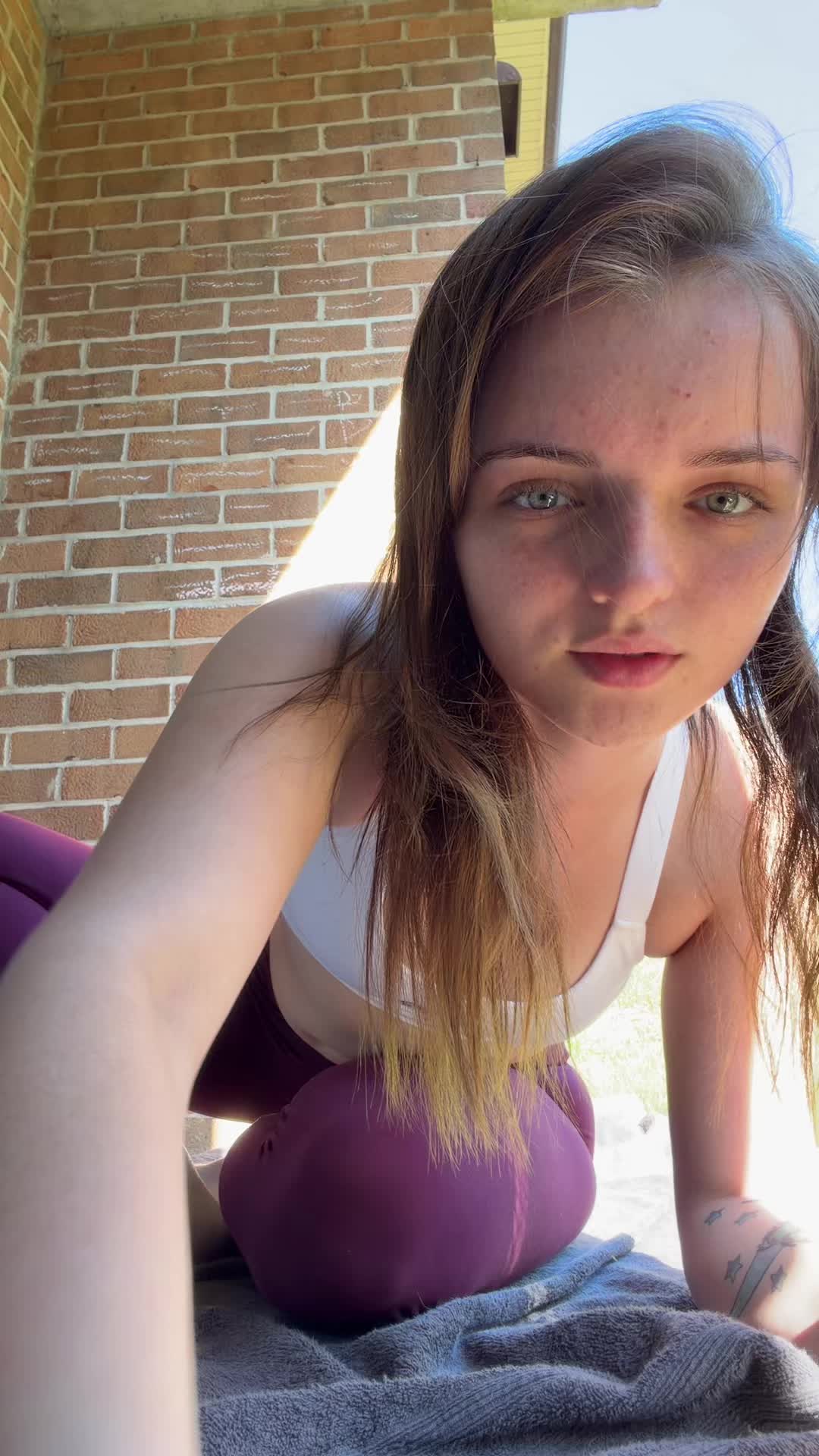 @lottiepoplottiepop