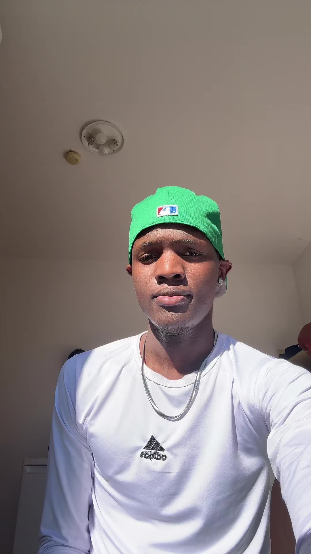@Ficknots🇺🇬🇩🇪
