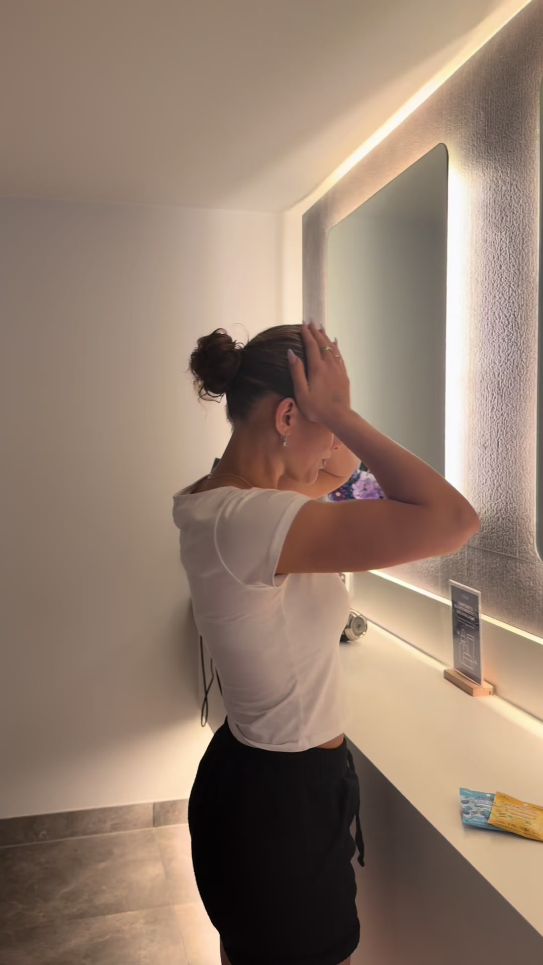 @D E R E L L E . A V E R Y
