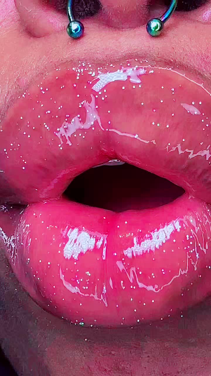 @Lipsz