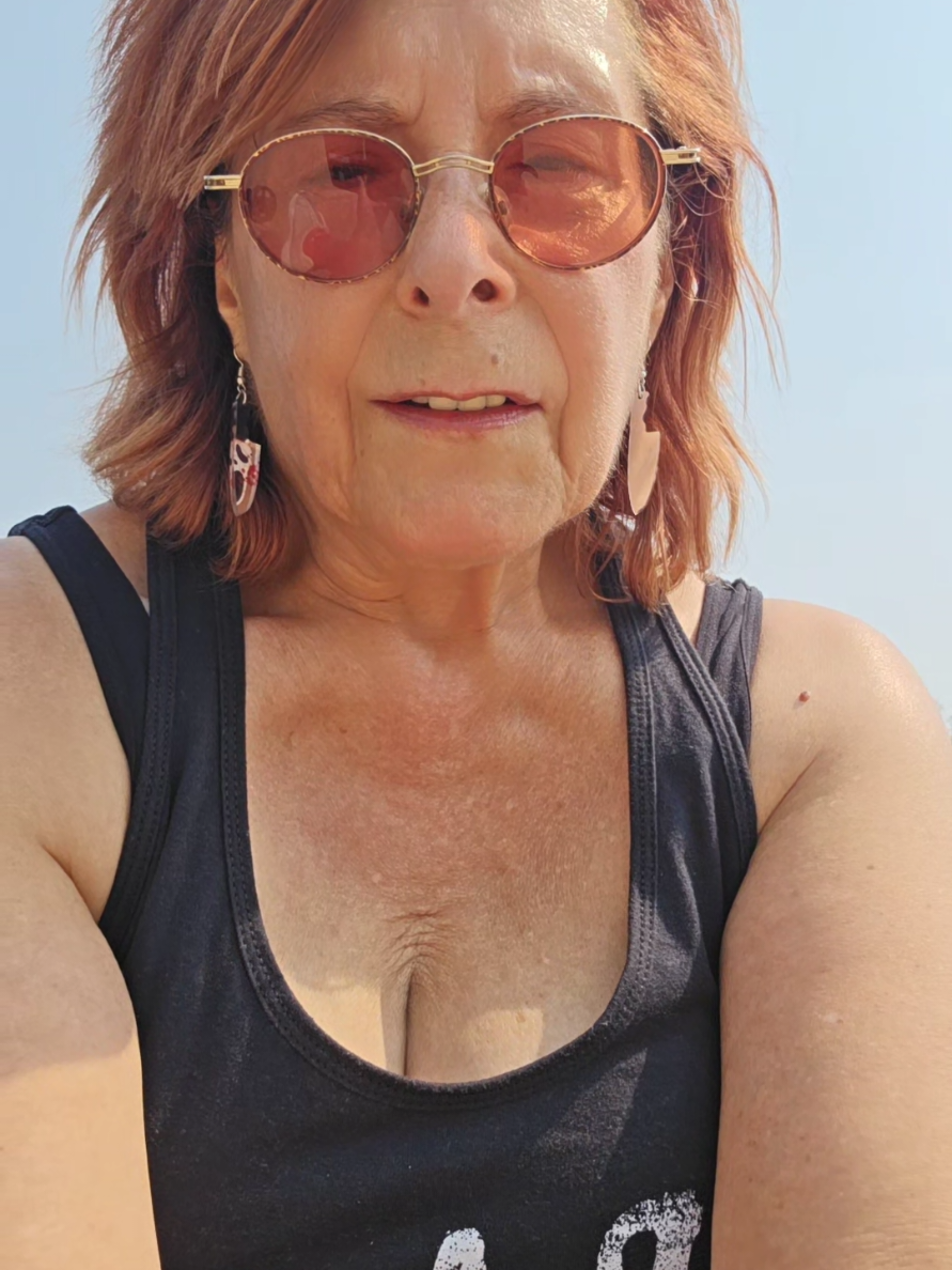 @Debbie Elicksen 🇨🇦🇺🇦🤘🧡