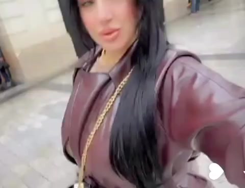 @chahinez_