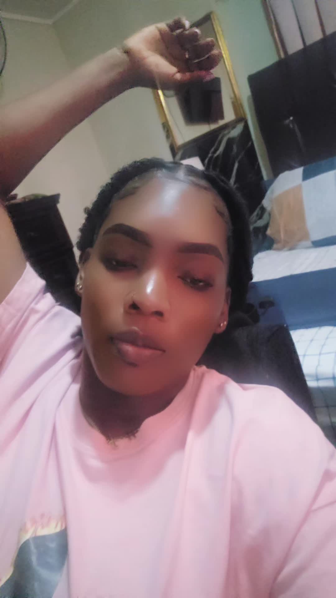 @TheVibezStylistNicole
