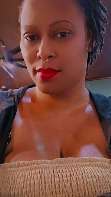 @The Queen of Boutique Cigars