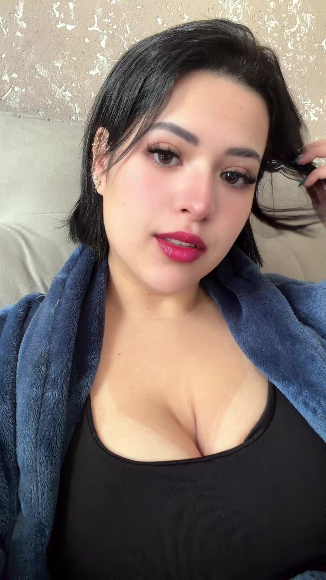@aninhambs