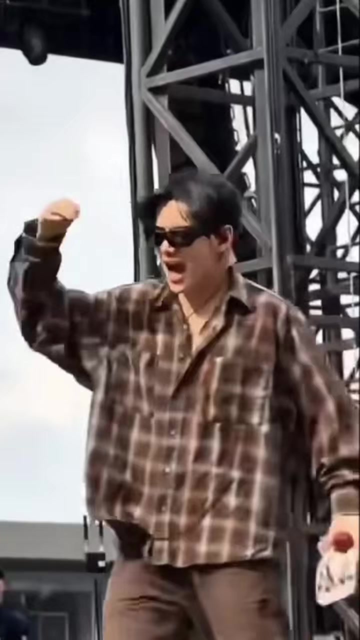 @𝐯𝐢𝐞𝐫𝐚𝐚