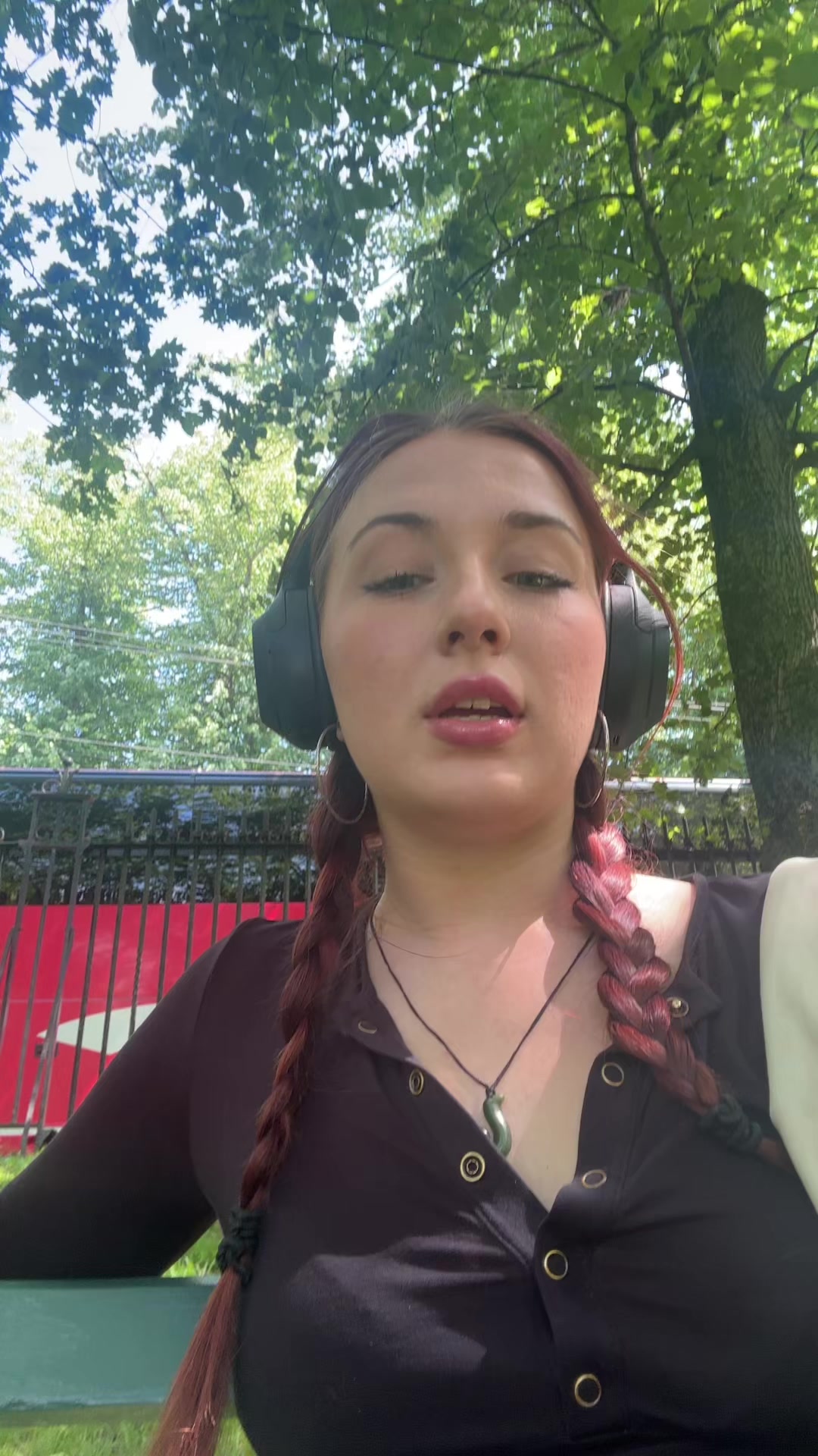 @itsellieinthedeli