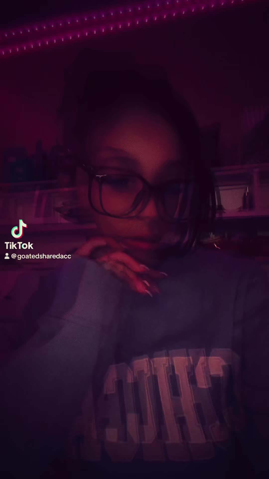 @ᥫ᭡.