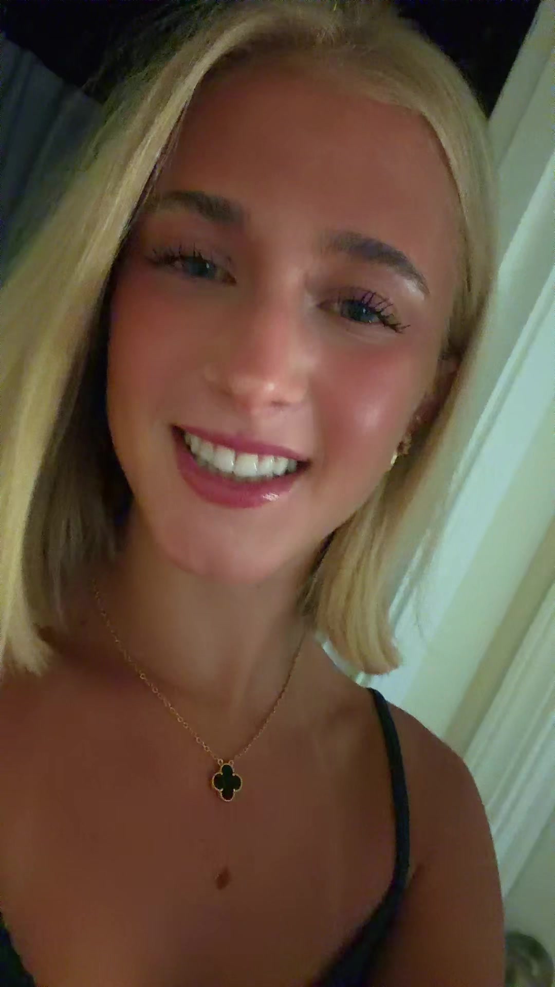 @theelliebarker