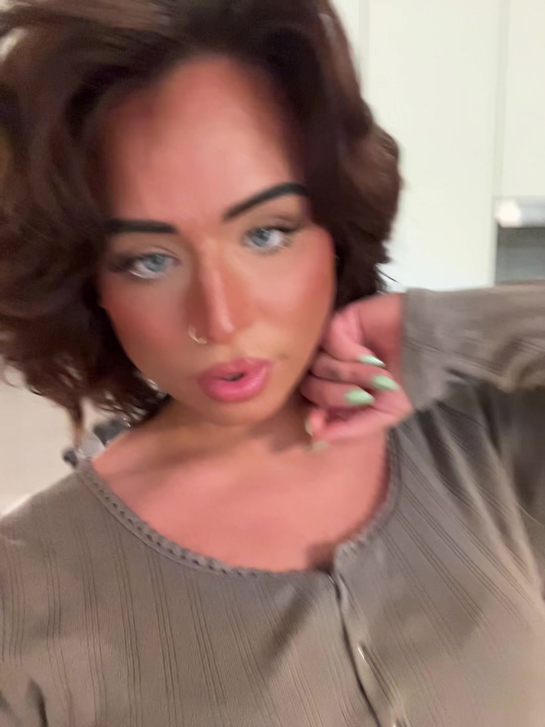 @joniethebrat
