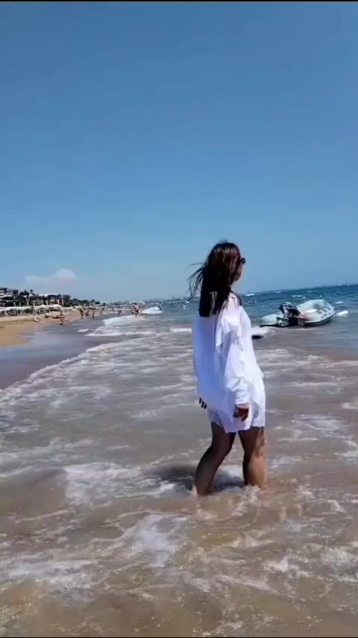 @Dina_