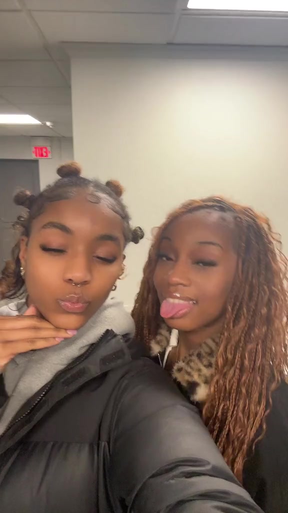 @👰🏾&zwj;♀️