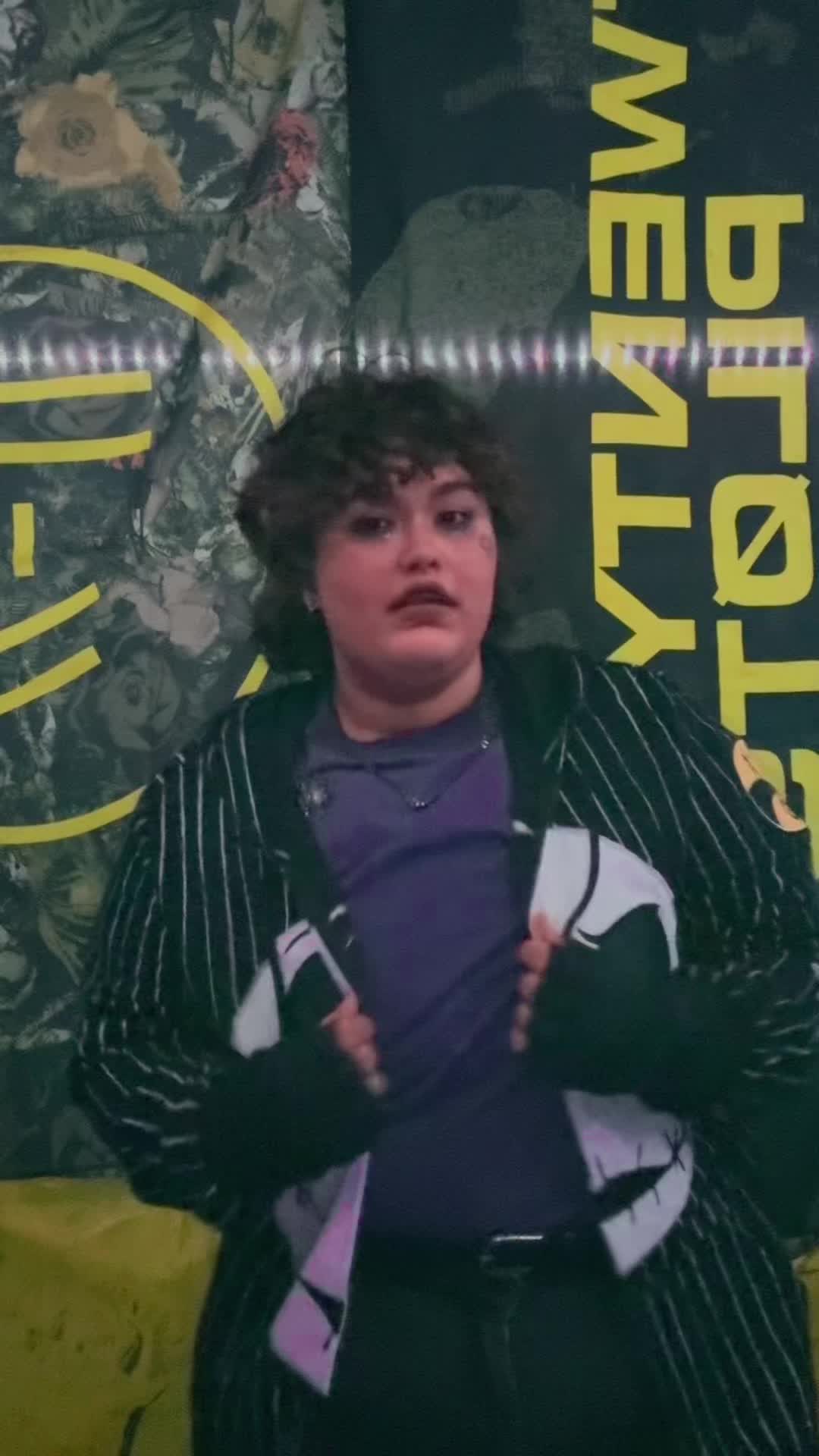 @Ava