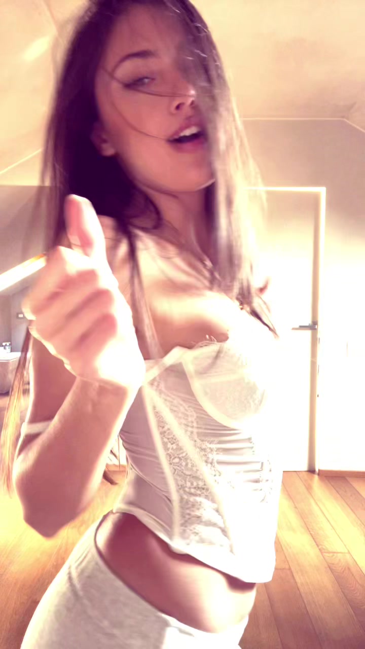 @Zoesimoninii