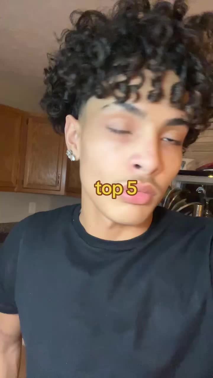 @User9373893747493928272930