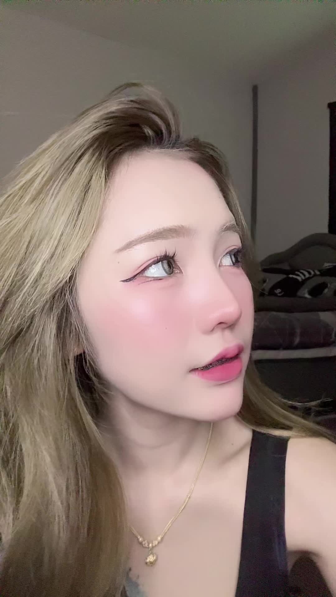 @นุ่น&lsquo;นีออนช่องขายของ