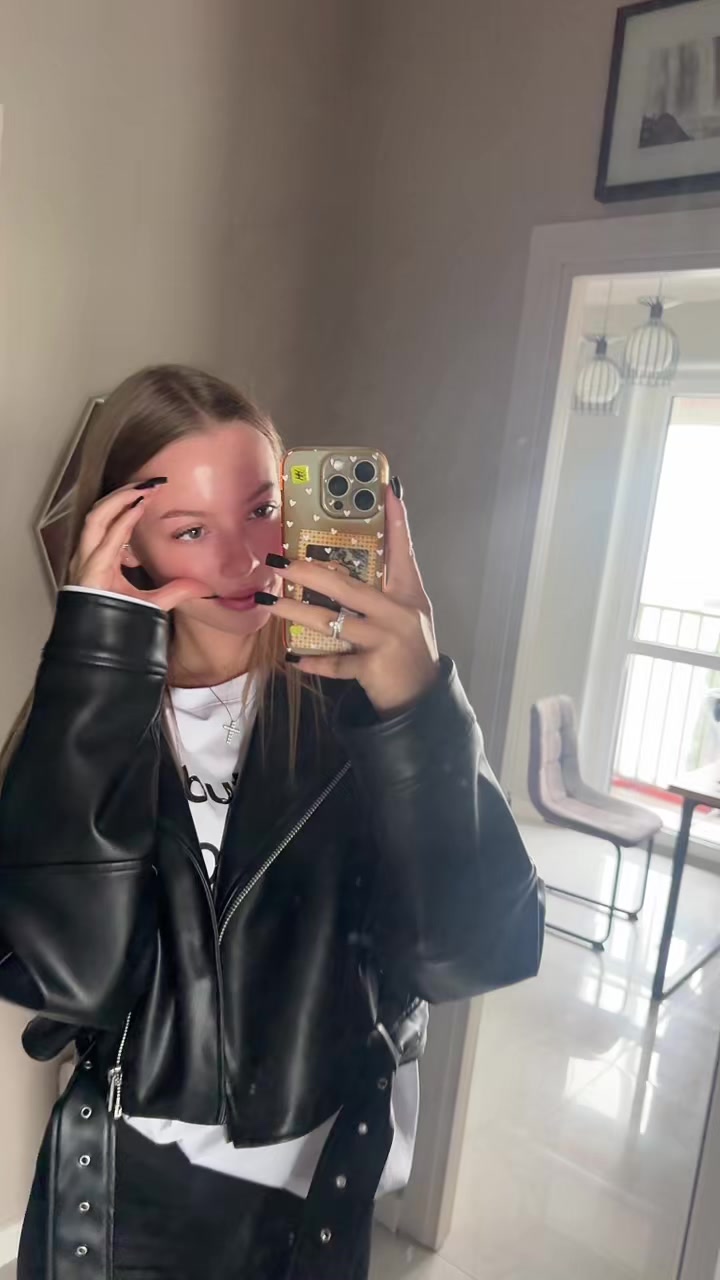 @lisaaa